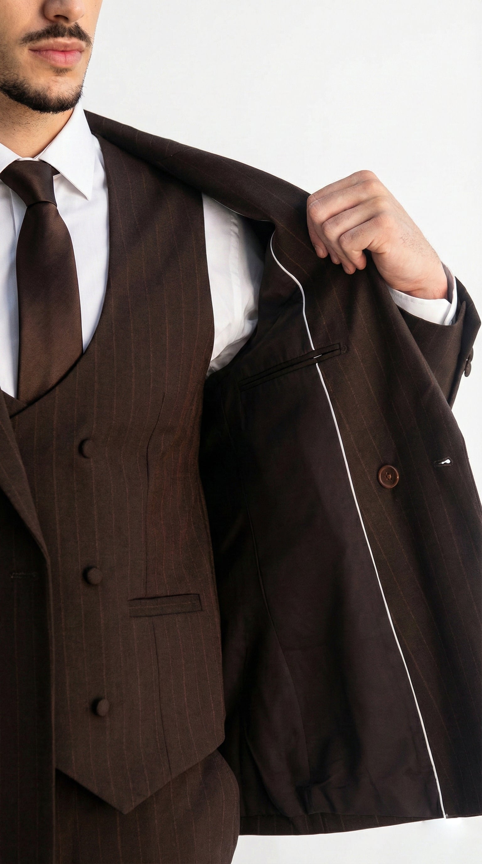 Fato 3 Peças Castanho Escuro com Padrão Subtil – Distinção com Personalidade