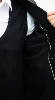 Fato 3 Peças Preto Escuro com Padrão Subtil – Distinção com Personalidade