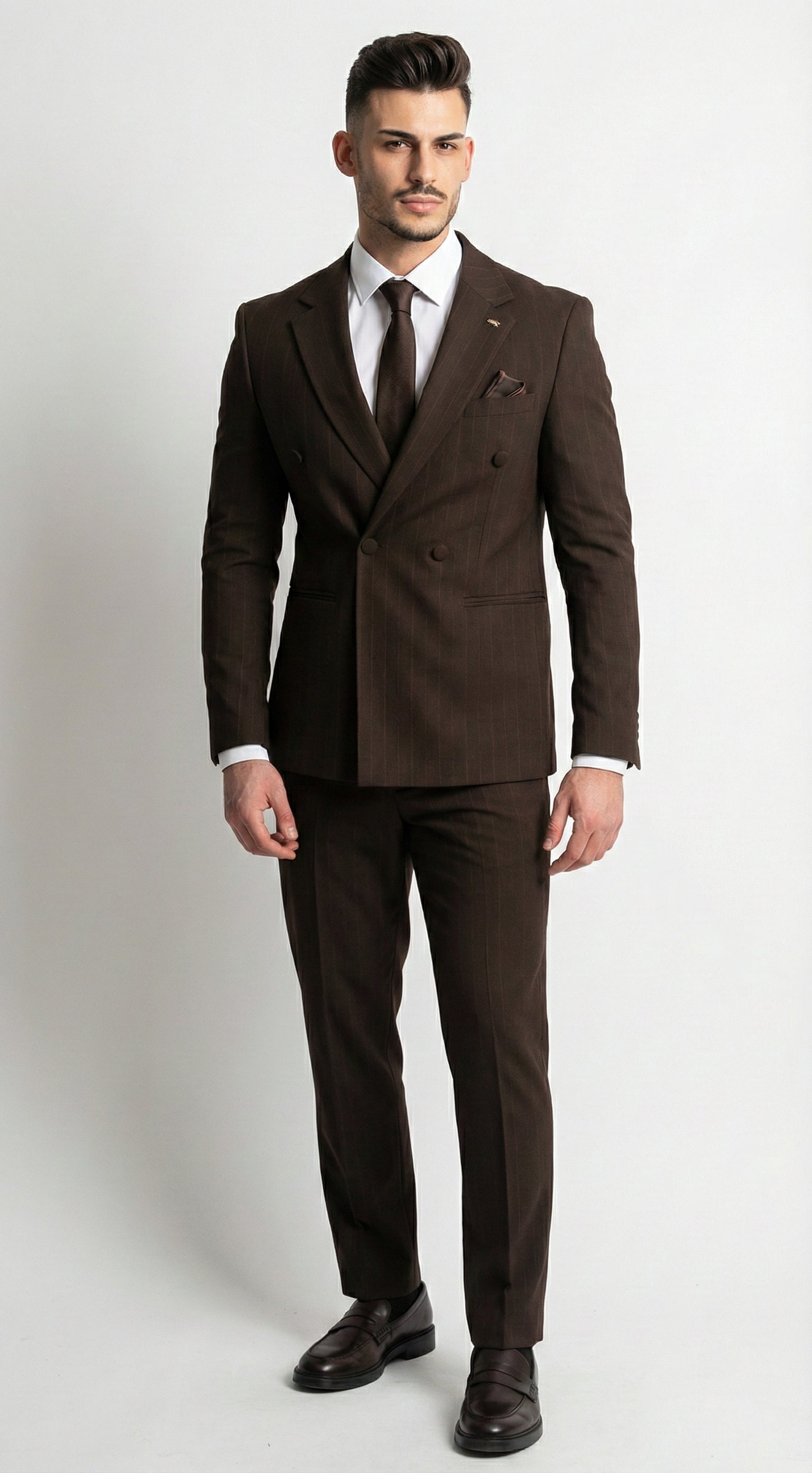 Fato 3 Peças Castanho Escuro com Padrão Subtil – Distinção com Personalidade