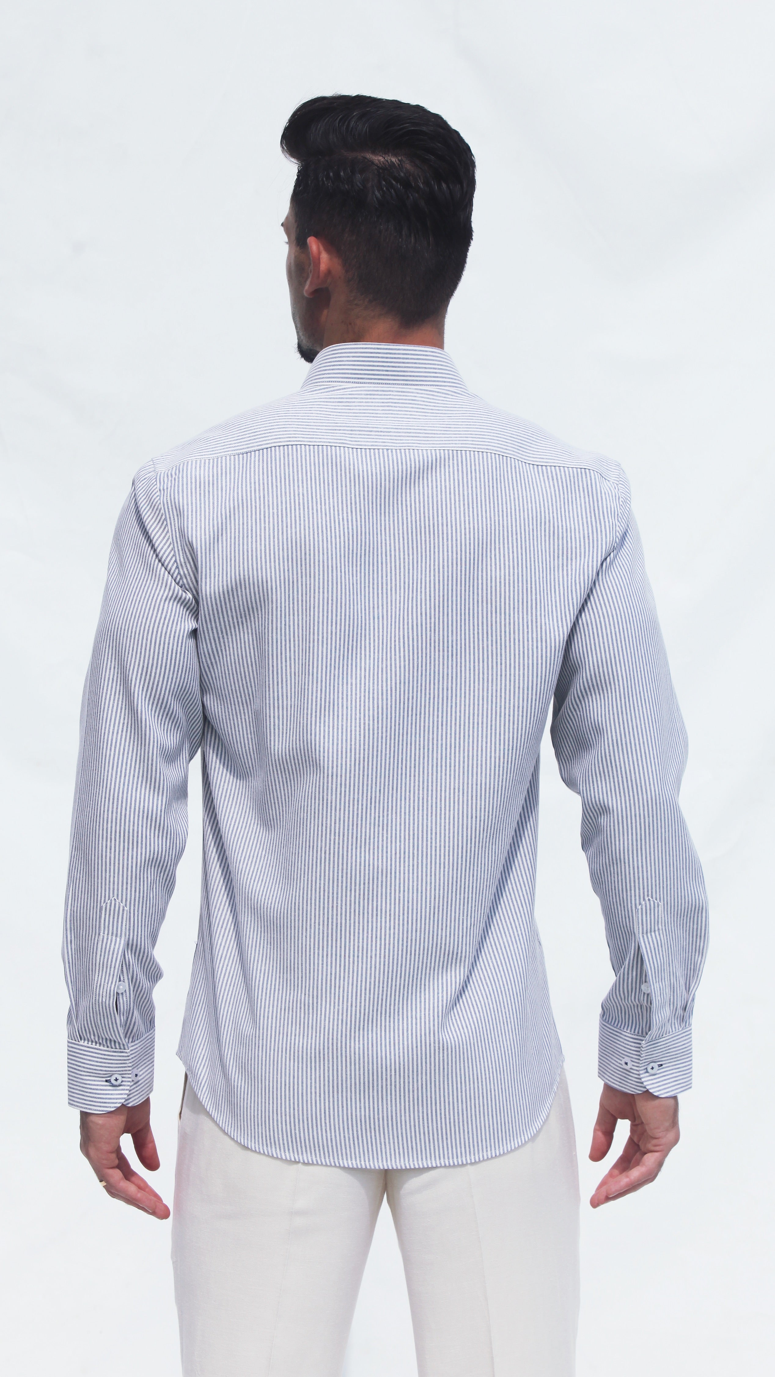 Camisa Clássica às Riscas Azuis