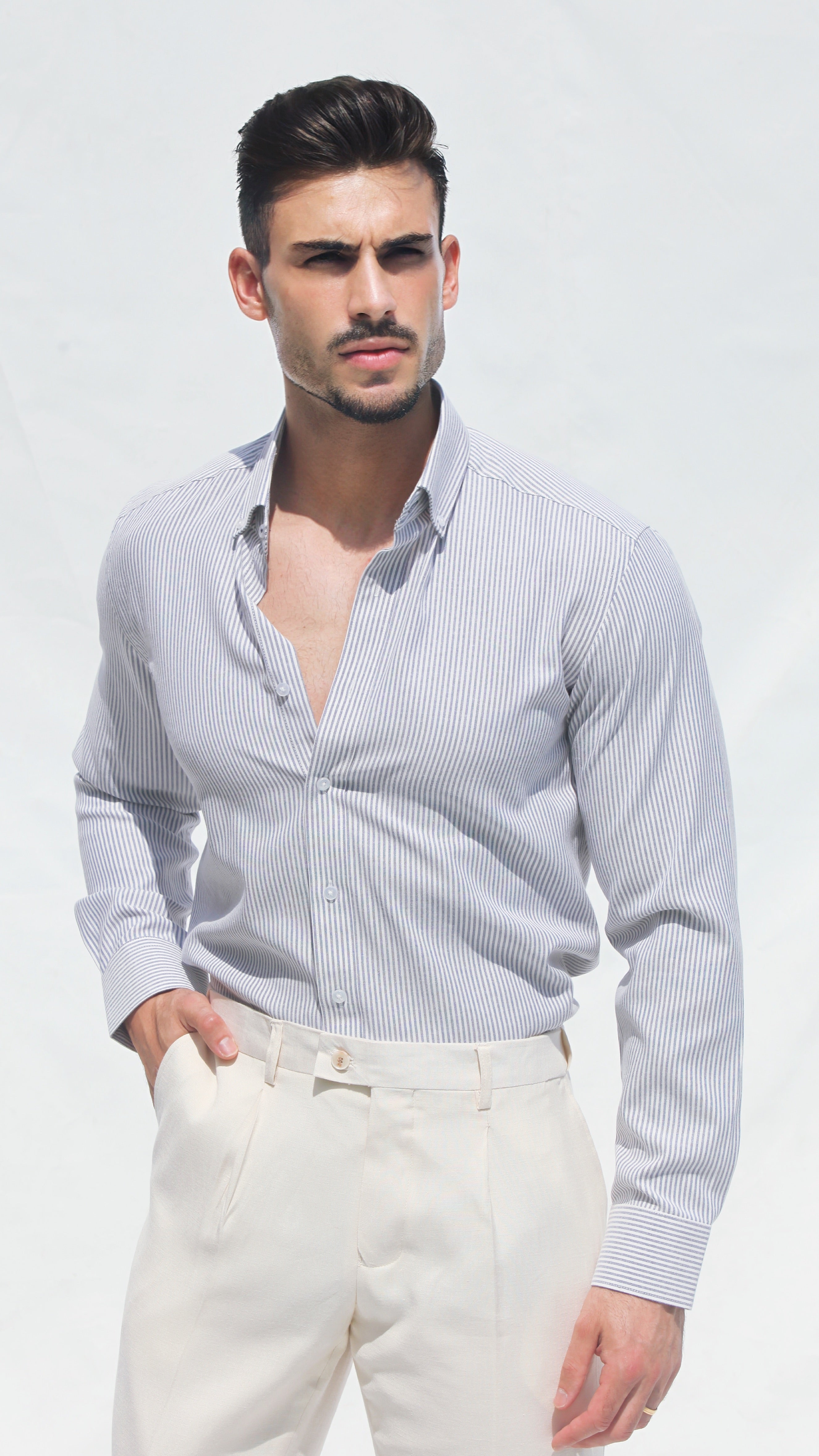 Camisa Clássica às Riscas Azuis