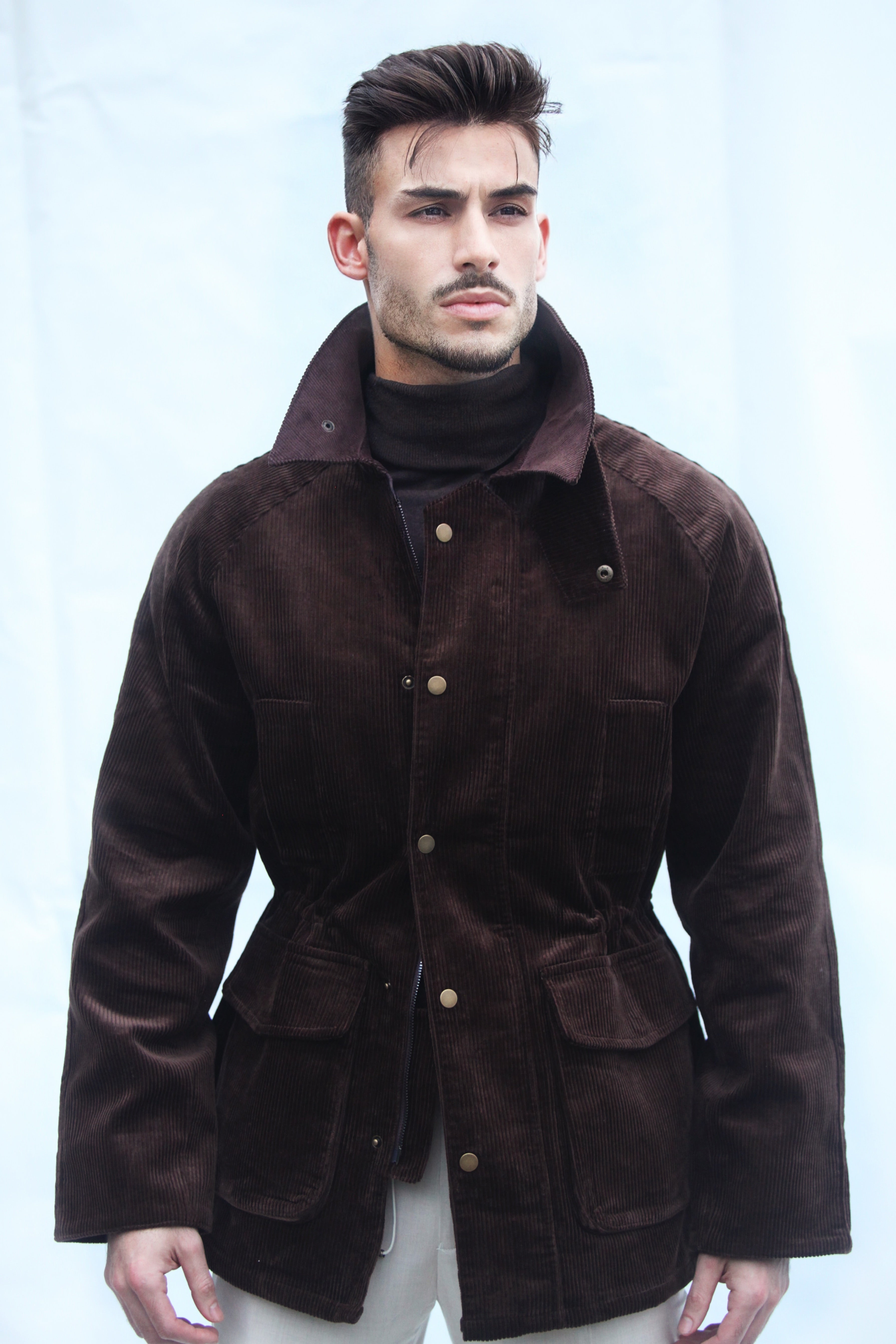 Casaco Masculino de Veludo Cotelê Castanho Escuro