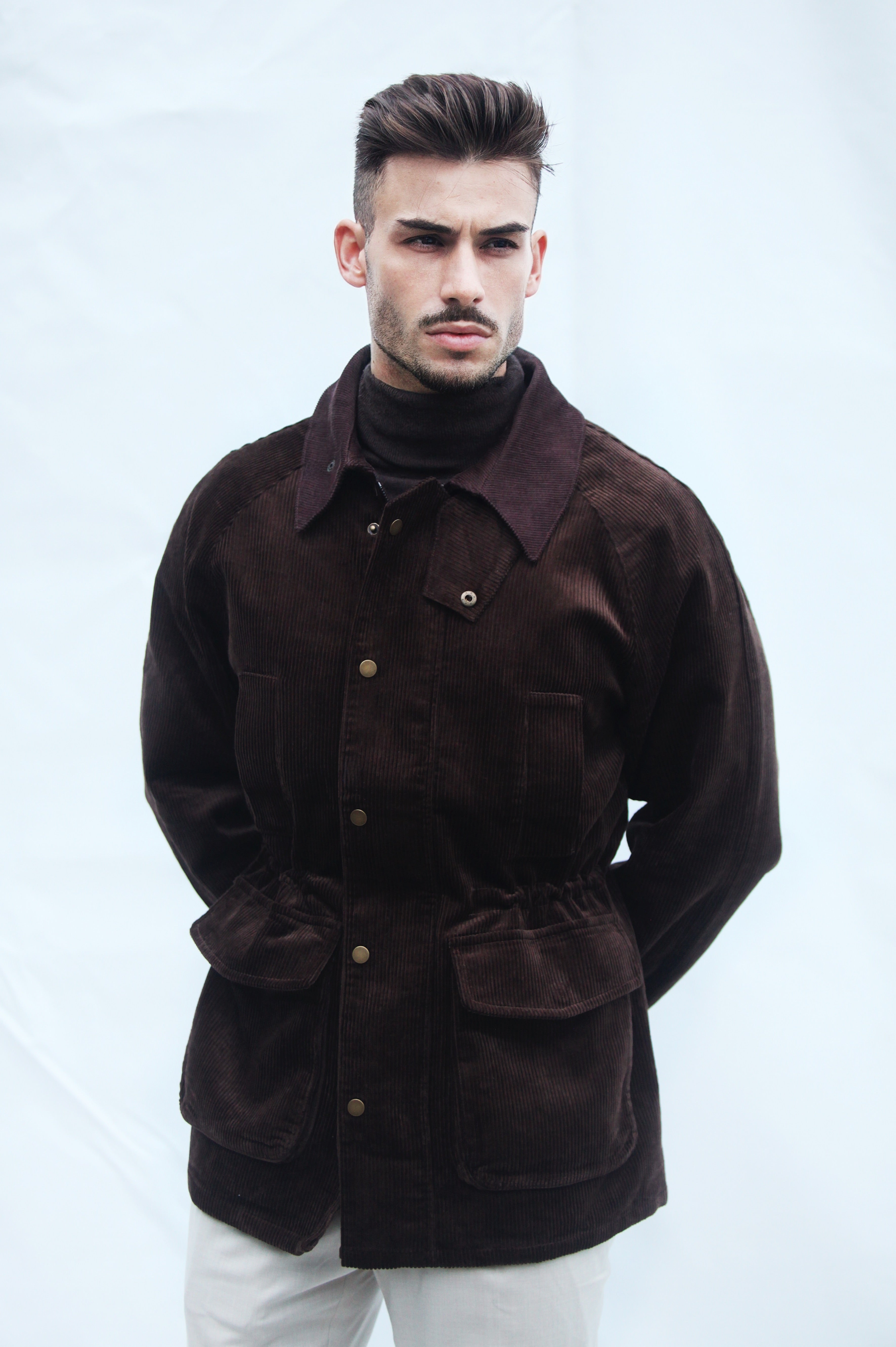 Casaco Masculino de Veludo Cotelê Castanho Escuro
