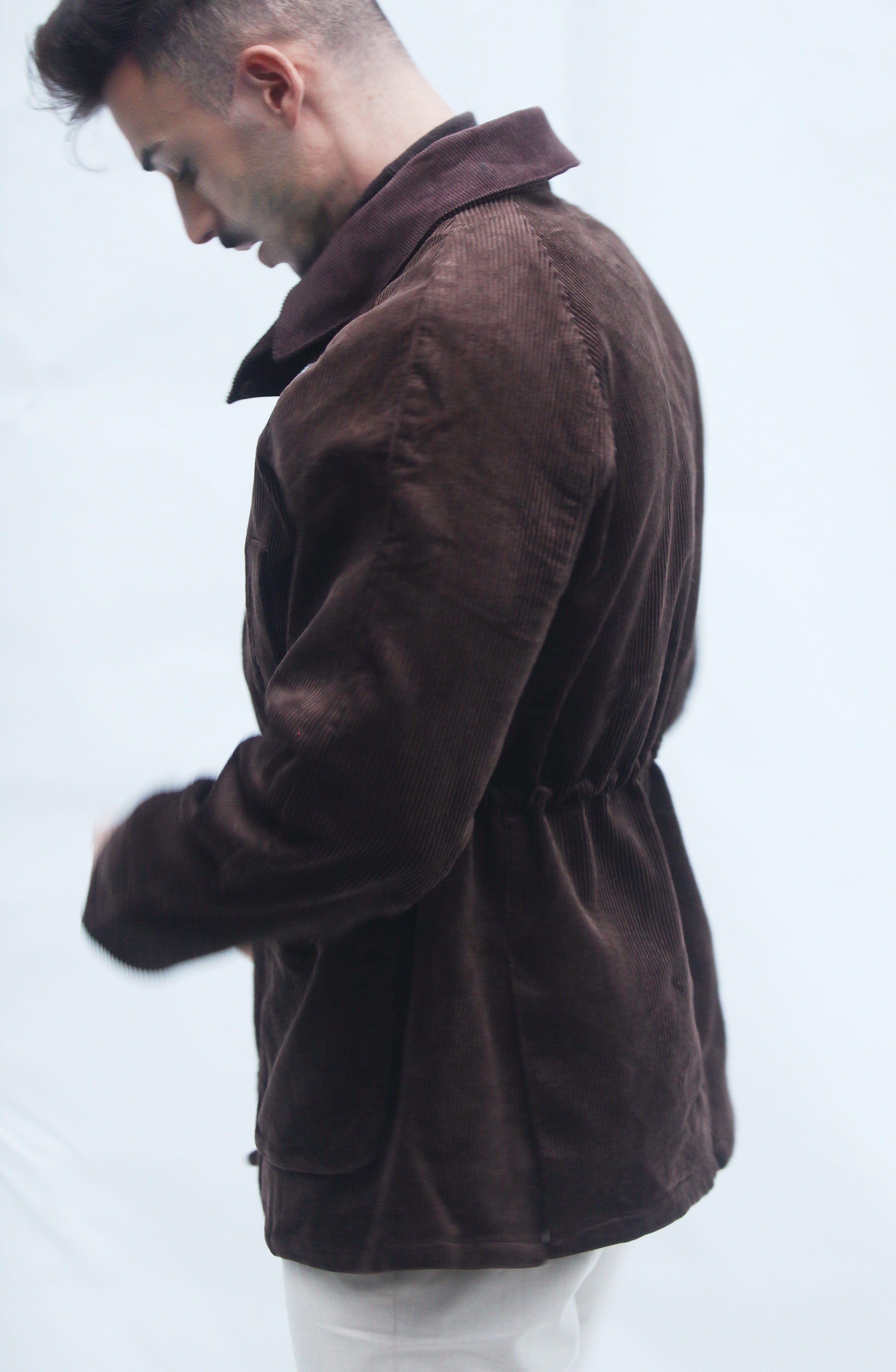 Casaco Masculino de Veludo Cotelê Castanho Escuro