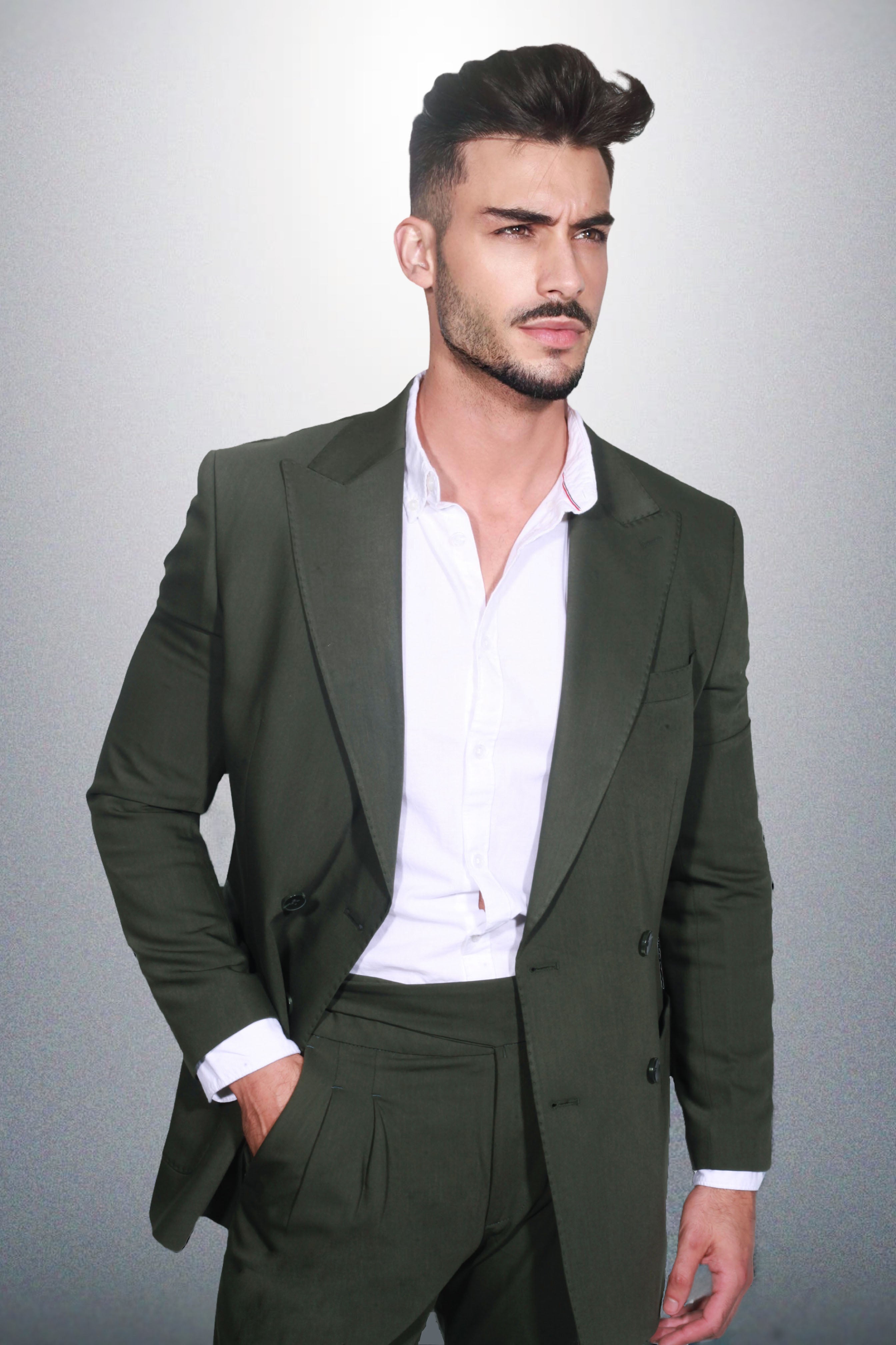 Costume coupe classique vert olive – Style et polyvalence