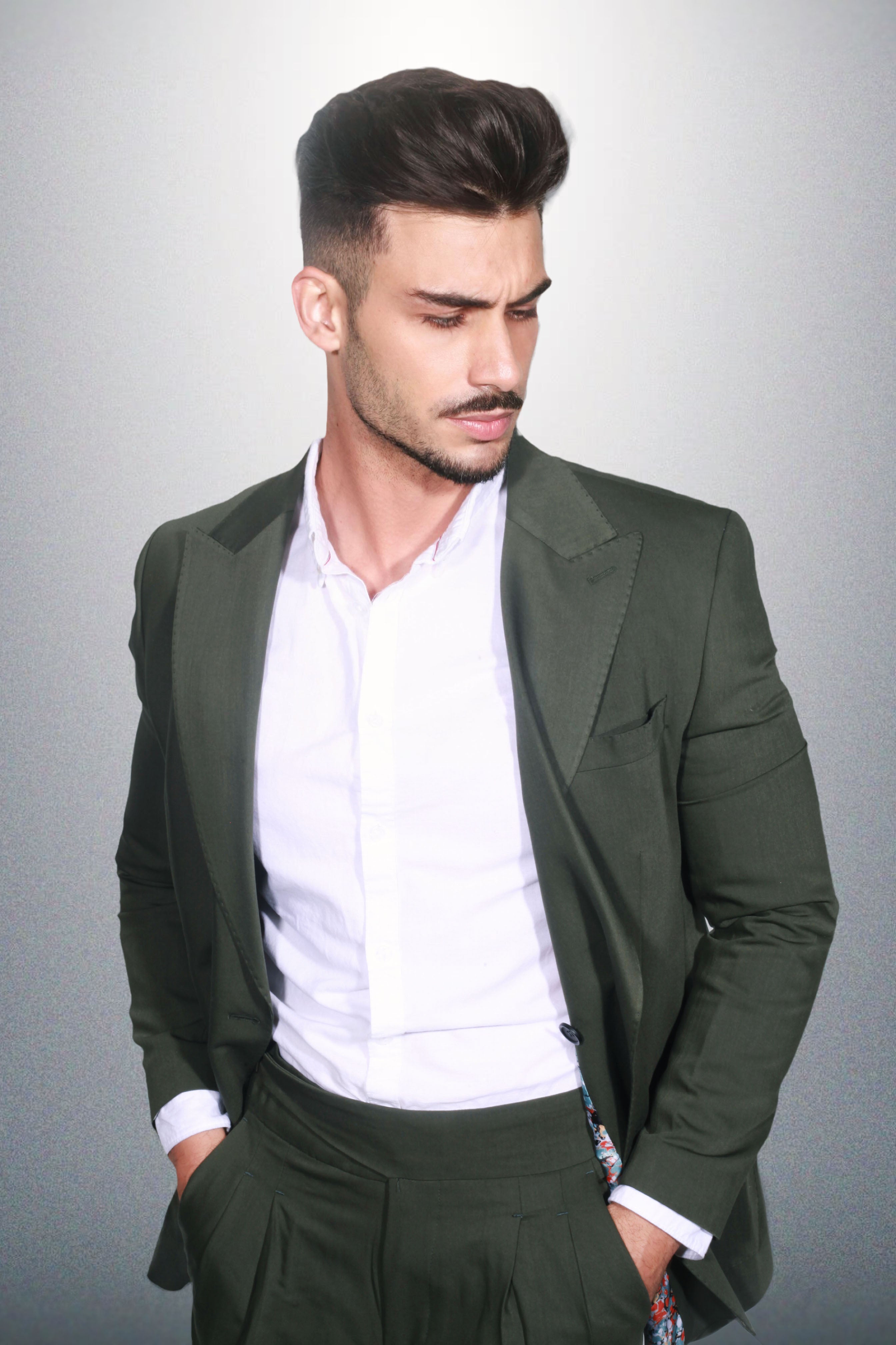 Costume coupe classique vert olive – Style et polyvalence