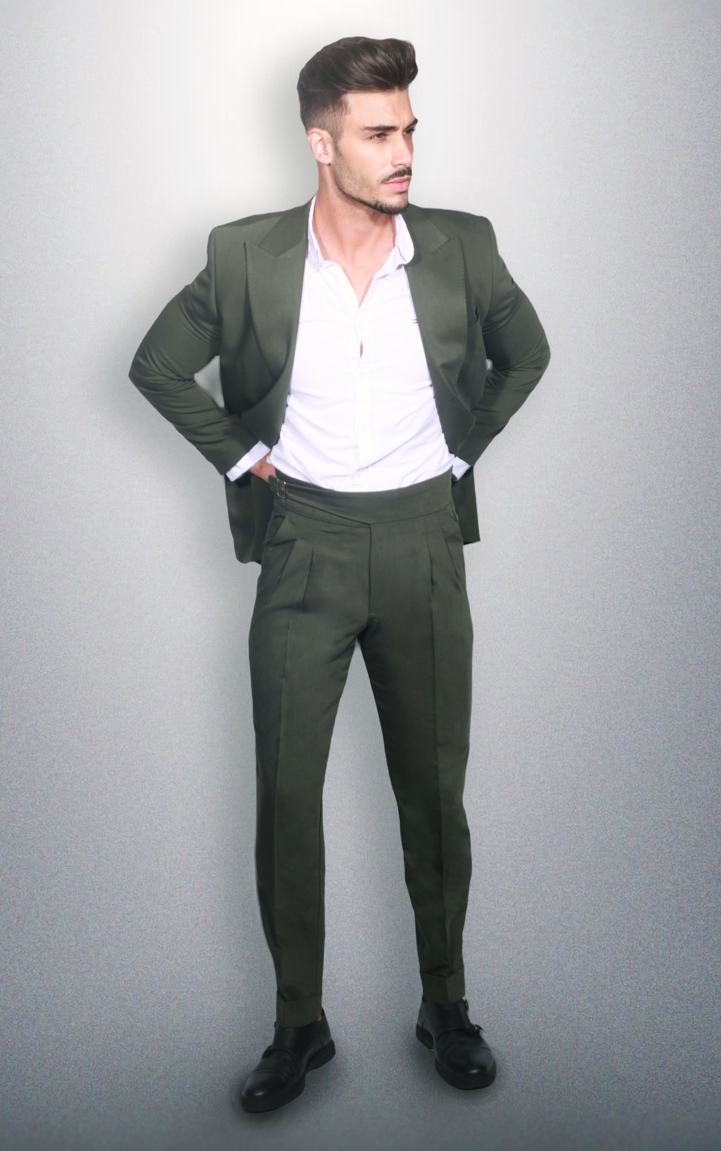 Costume coupe classique vert olive – Style et polyvalence