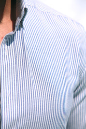 Camisa Clássica às Riscas Encarnado em Azul Claro | Dilectus