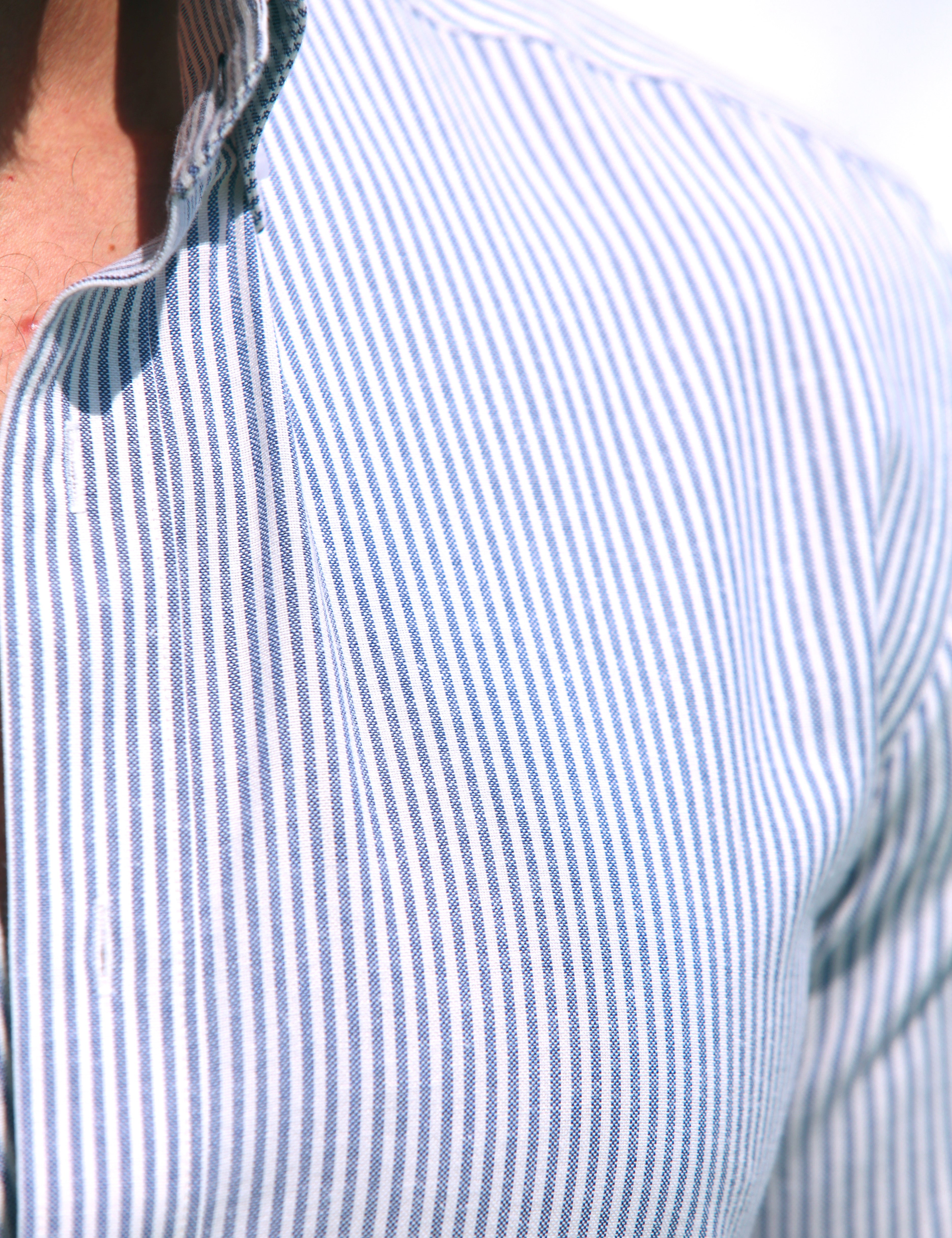 Camisa Clássica às Riscas Encarnado em Azul Claro | Dilectus
