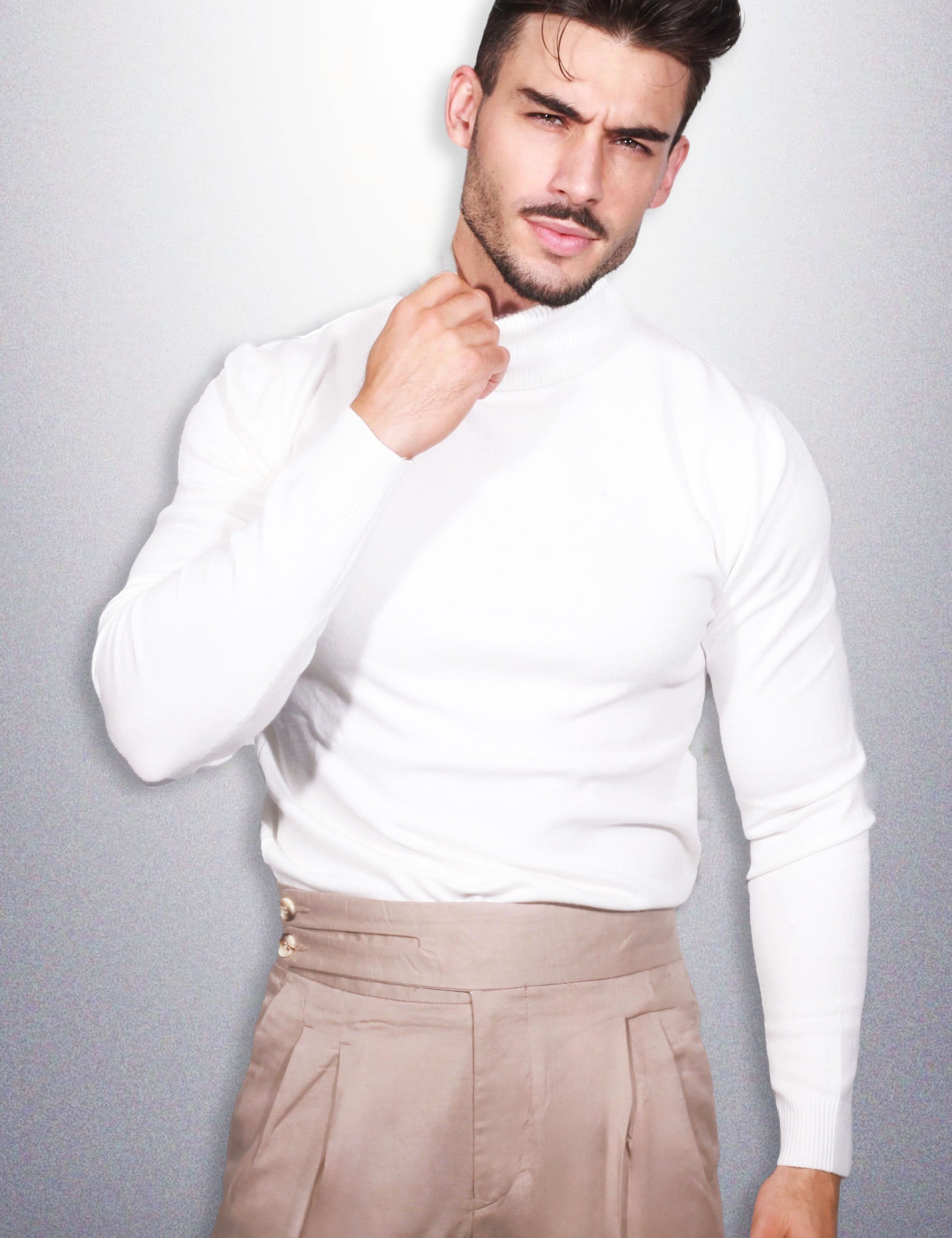 Camisola de Gola Alta em Branco | Dilectus