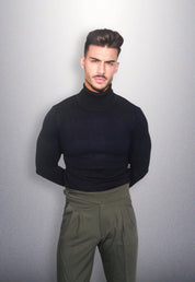 Camisola de Gola Alta em Preto | Dilectus