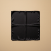 Lenço preto liso — fundo bege