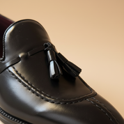 Mocassim tassel preto polido — macro tassel duplo