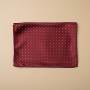 Lenço bordeaux bolas — fundo bege