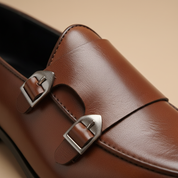 Loafer Castanho — Detalhe Fivela