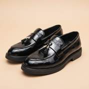 Loafers pretos - ângulo três quartos