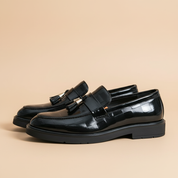 Loafers pretos - perfil lateral