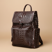 Mochila castanha em fundo bege para e-commerce