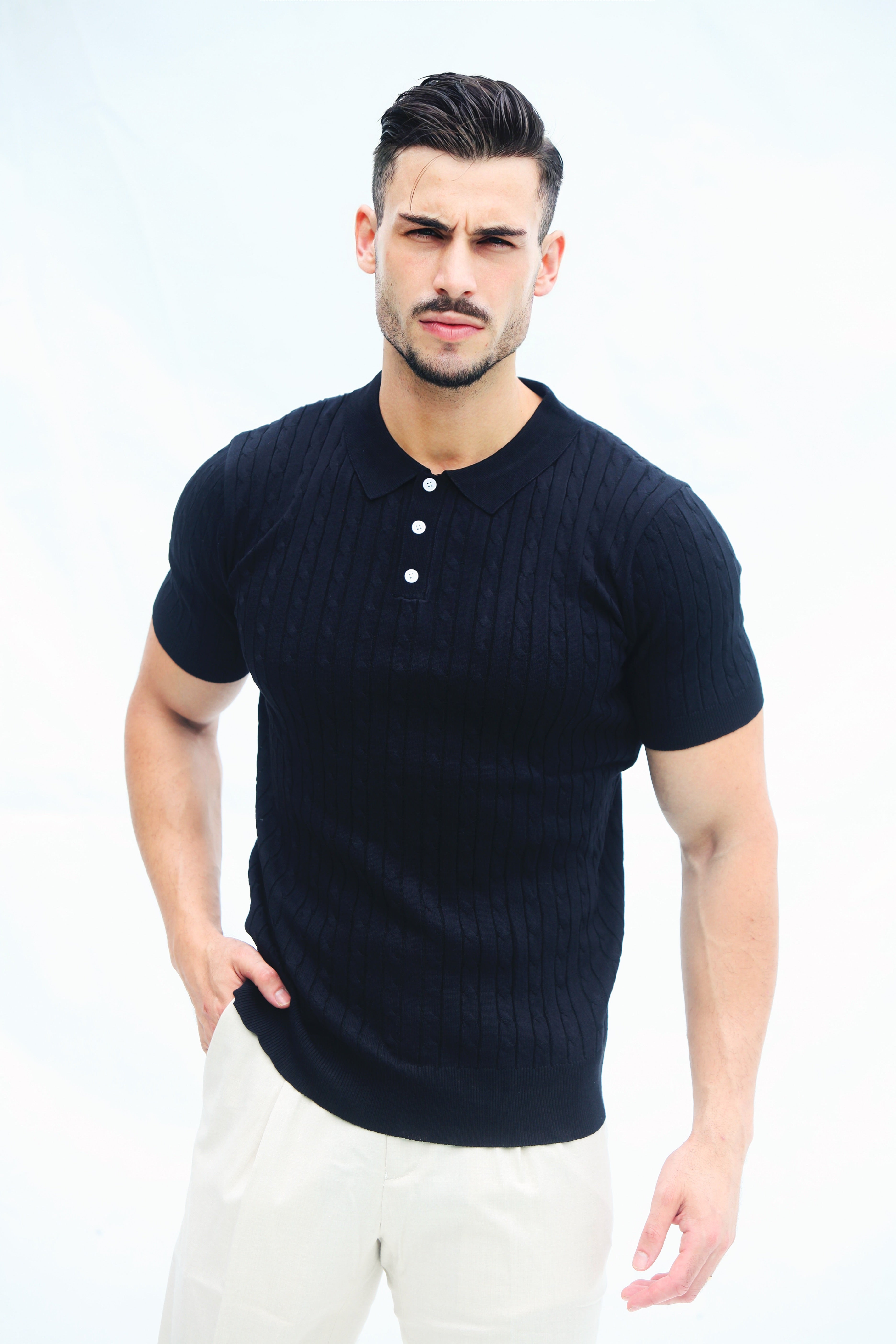 Polo Masculina Tricot Preta com Textura Canelada – Clássico Moderno
