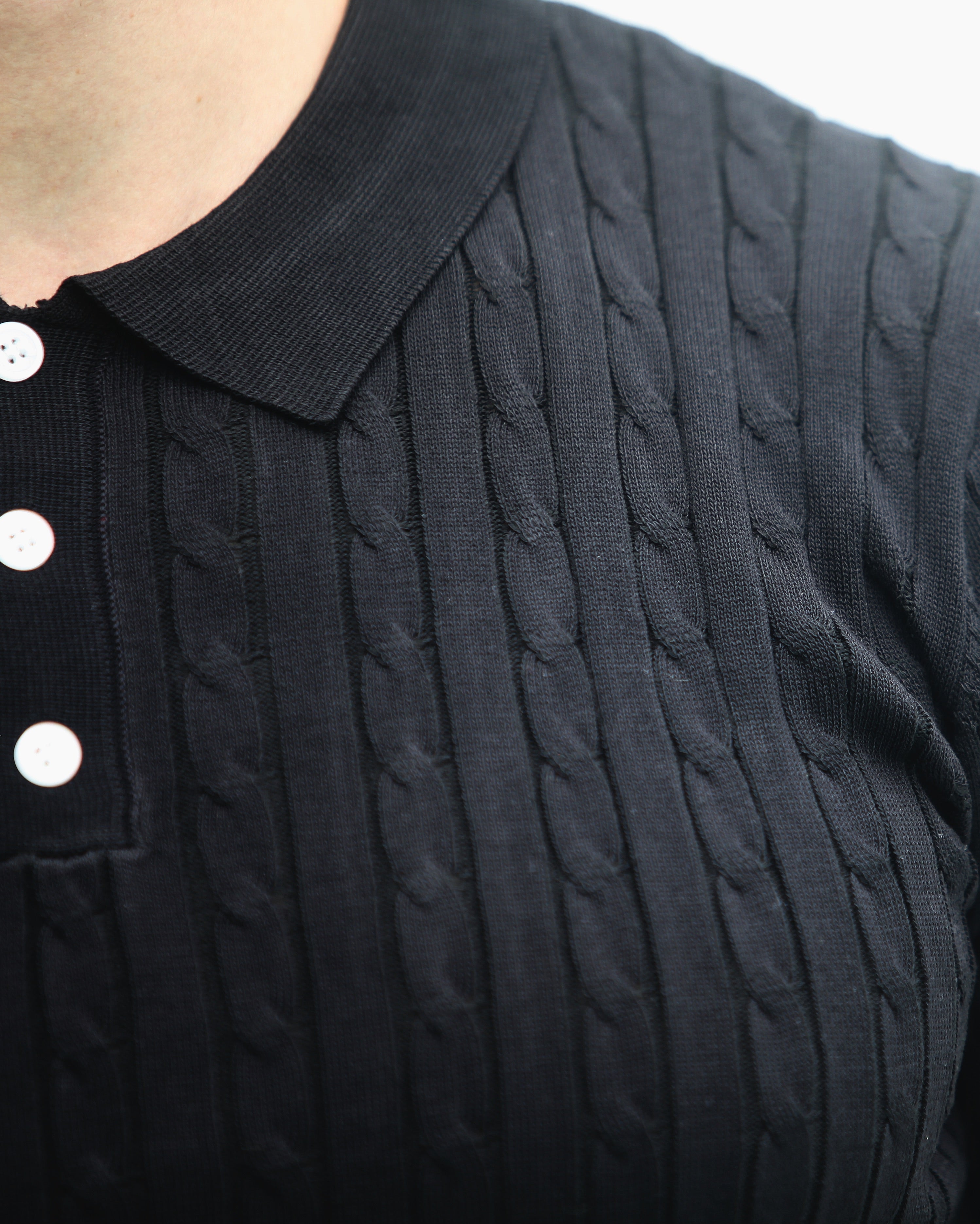 Polo Masculina Tricot Preta com Textura Canelada – Clássico Moderno