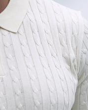 Polo Masculina Tricot Off-White com Textura Canelada – Elegância Atemporal
