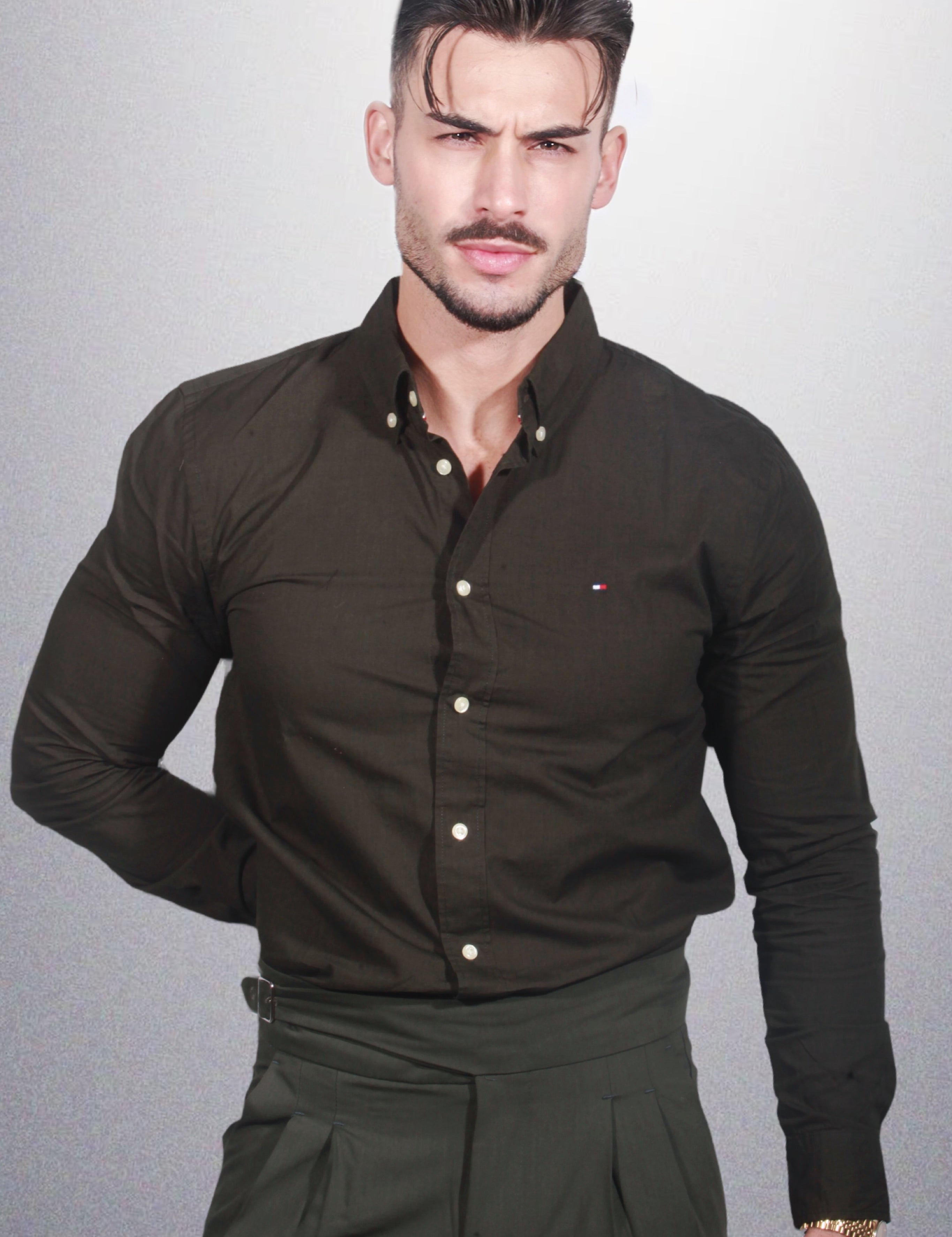 Tommy Hilfiger Flex Poplin Rf Shirt Olive Slim Fit MW0MW30934-380 em Verde Escuro | Dilectus